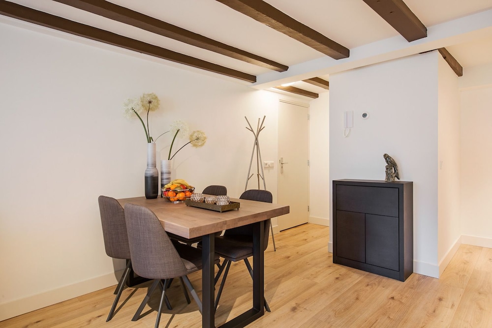Canal Garden Apartment 11