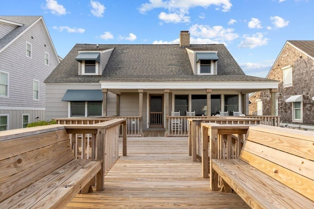 Sutton Cottage 5 Bedroom Home