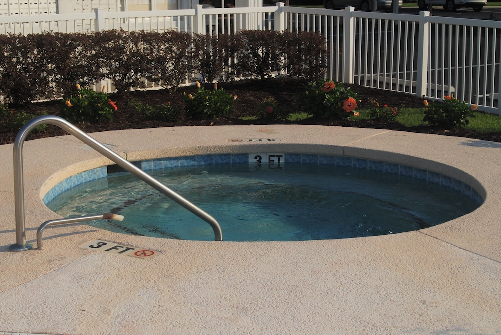 Fairways At Riveroaks 23d 3 Bedroom Condo by RedAwning