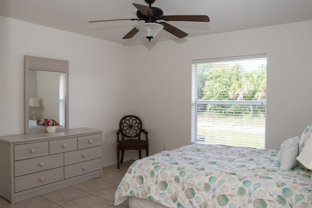 Rotonda West 2 Bedroom Condo w Lanai 9 miles to Gulf Beaches 2 Condo