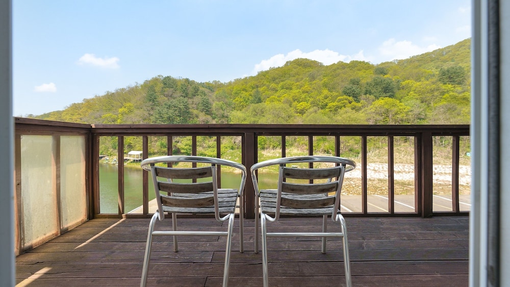 Gapeong Eoneunal Spa Pet Pension
