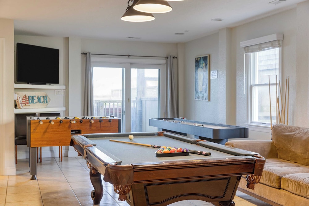 Sleeps 28 Beachfront w/ Pool, Hot Tub, Game Room Atlantic Watch by Avantstay