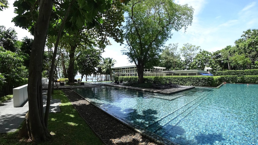 Luxury Large One Bedroom Seaview Serviced Apartment at Wongamat, Pattaya