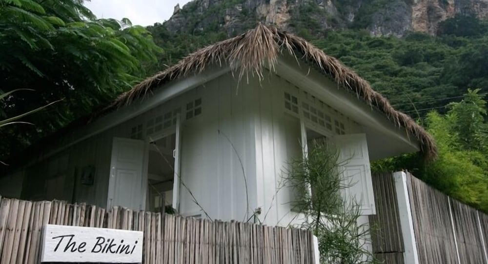 Brassiere Beach Resort