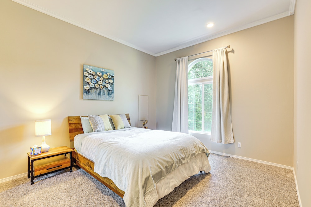 Hike & Explore: Guest Suite w/ Deck in Issaquah