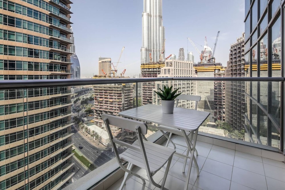 Phenomenal Burj Khalifa Views in This Lovely 2br!