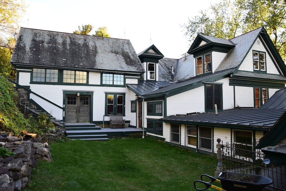Mt. Philo Inn