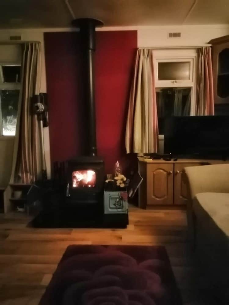 Midden Manor Country Stay on a Working Dairy Farm