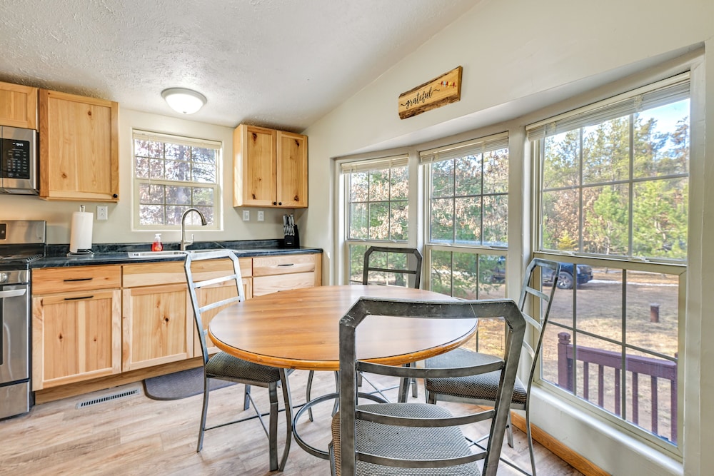 Fire Pit: Family-friendly Cabin in Gillett!