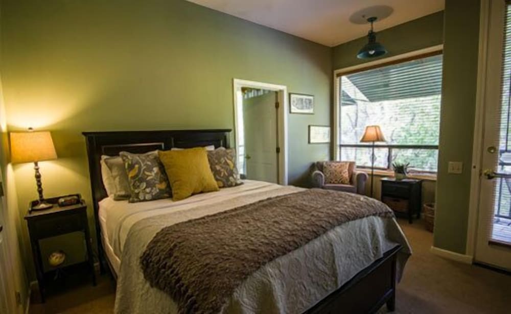 The Inn Above Oak Creek