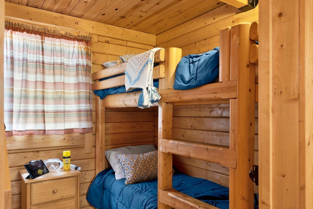 Amazing Getaway: Enjoy our Cozy Log Cabins on the Chesapeake Bay! view 3