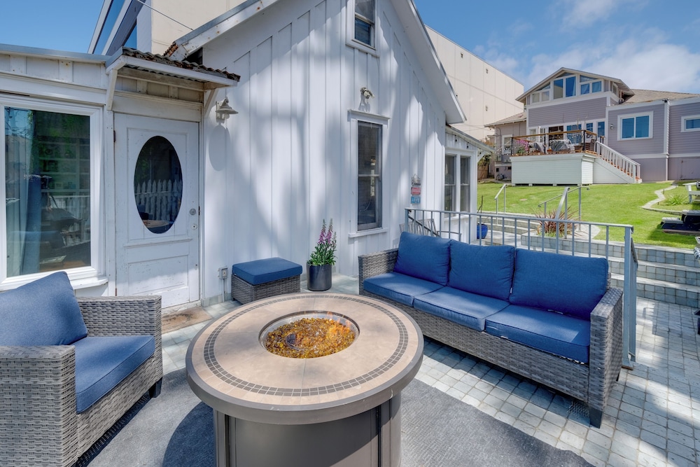 Walk to La Jolla Cove: Dtwn Cottage w/ Ocean View!