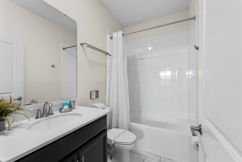 Exclusive Luxe Single Family 6 BR Sl2765