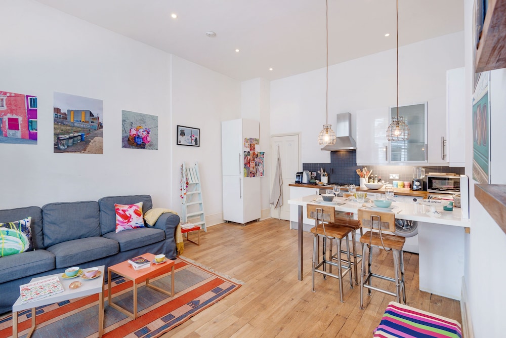 Colourful West Kensington Home Close to Earls Court