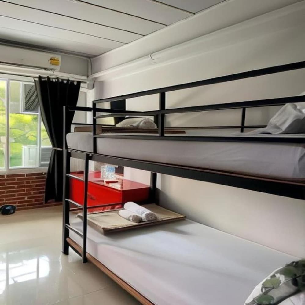 Nature Home Hostel & Cafe