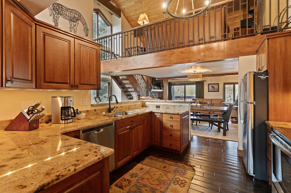 Ridgepoint - Three Bedroom with Spa #128 3 Condo