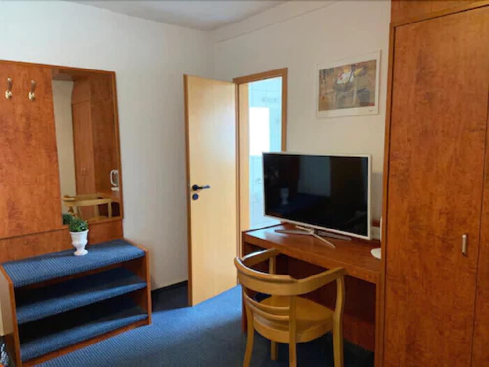 Pension A44 view 5