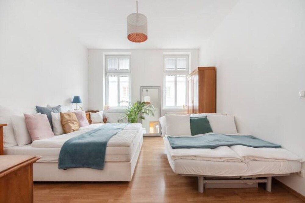 City Apartment - 5 min to Metro