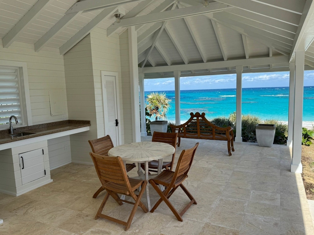 Cricket Beach House-luxurious Beachfront House 5 Bedroom Home