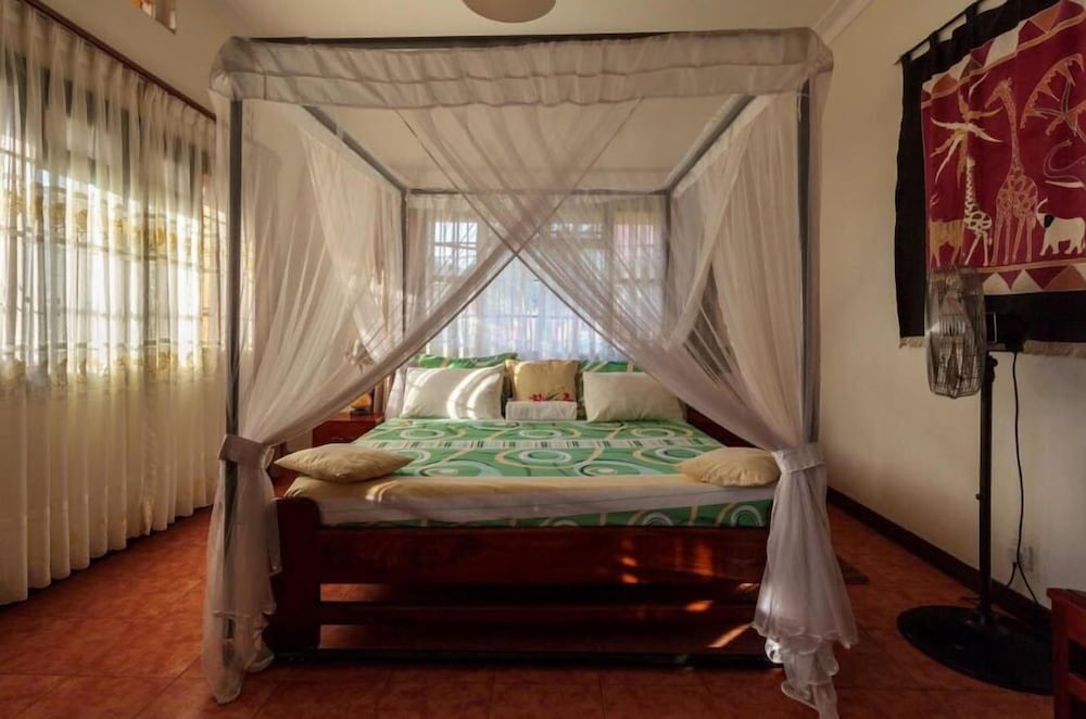 Airport Guesthouse view 3