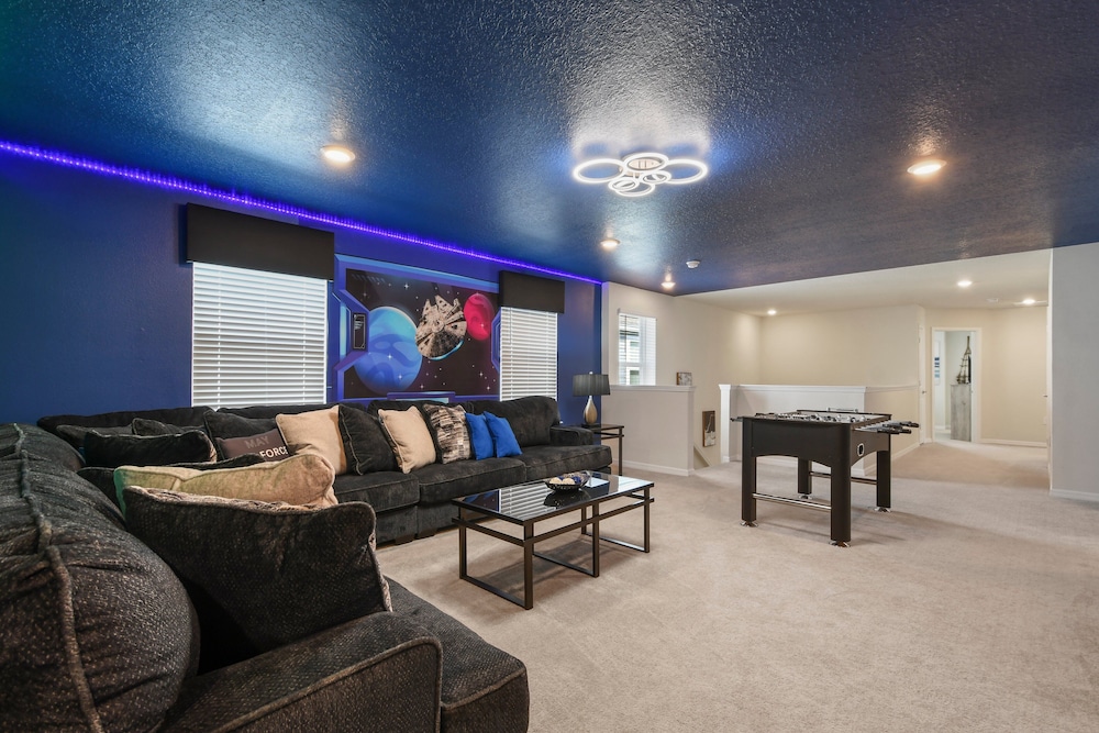 Relax in Style Pool, Resort Amenities, Near Disney