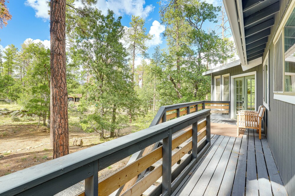 Mid-mod Mountain Cabin Near Thumb Butte Trails!