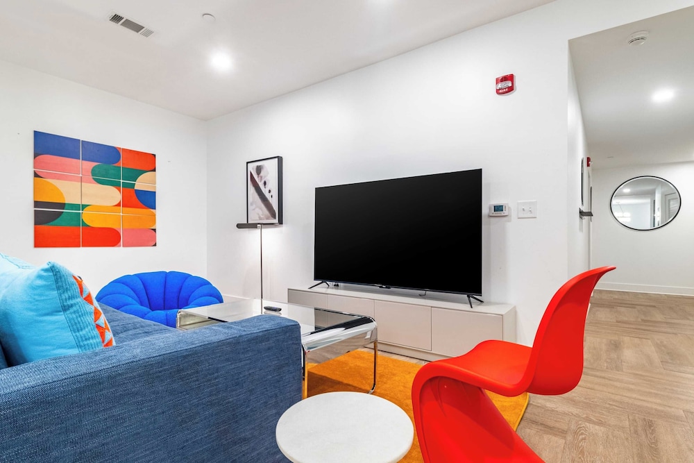 916 Main 12 Unit Buyout - 30bdrs Prvt Two Floors