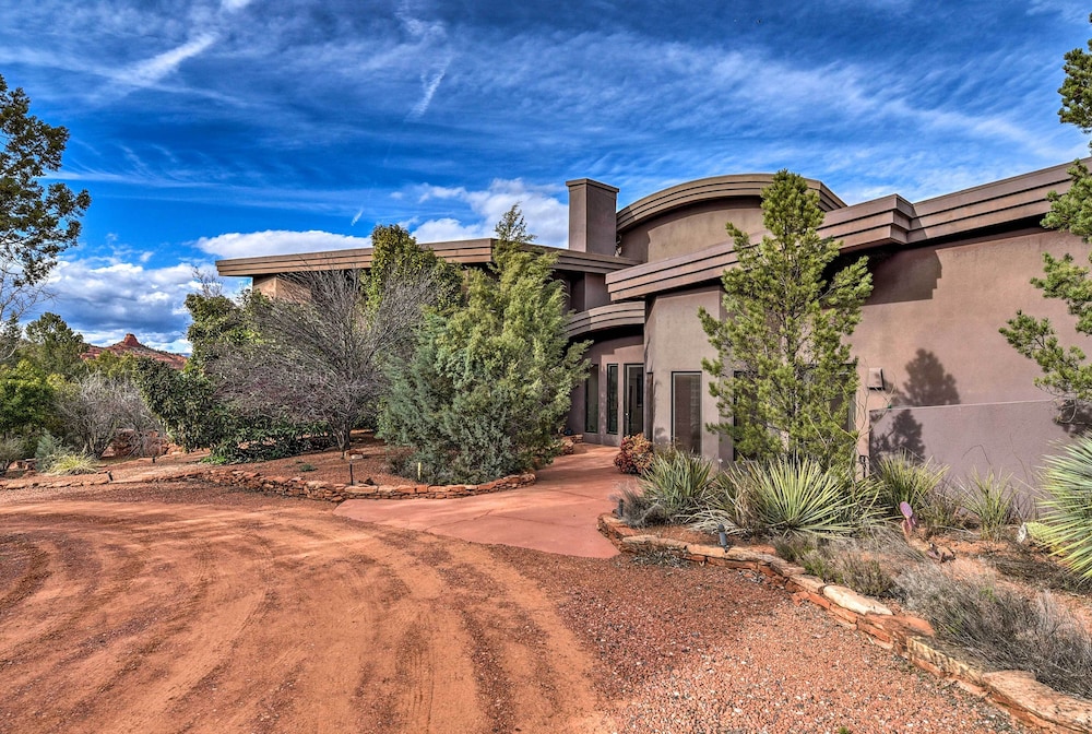 Private Patio & Red Rock Views: Sedona Apt! view 3