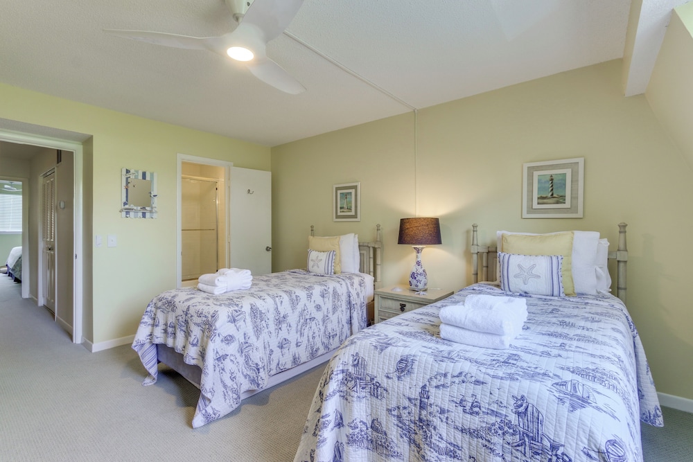 Steps to Beach & Pool: Hilton Head Island Condo!