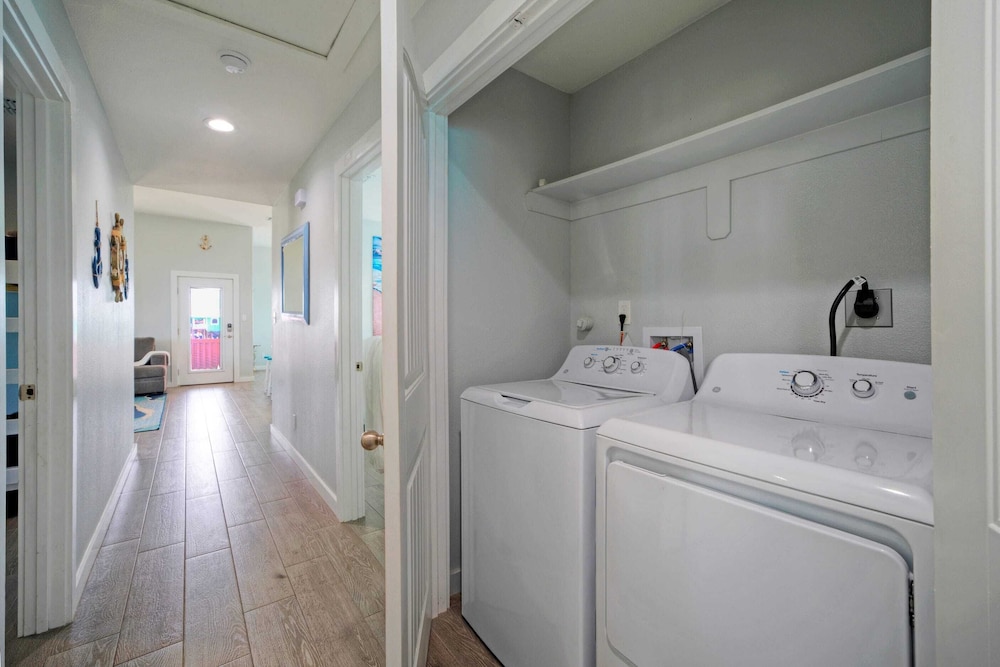 Port A Getaway Games, Grill, Close to Beach Sandy Feet Retreat by Avantstay