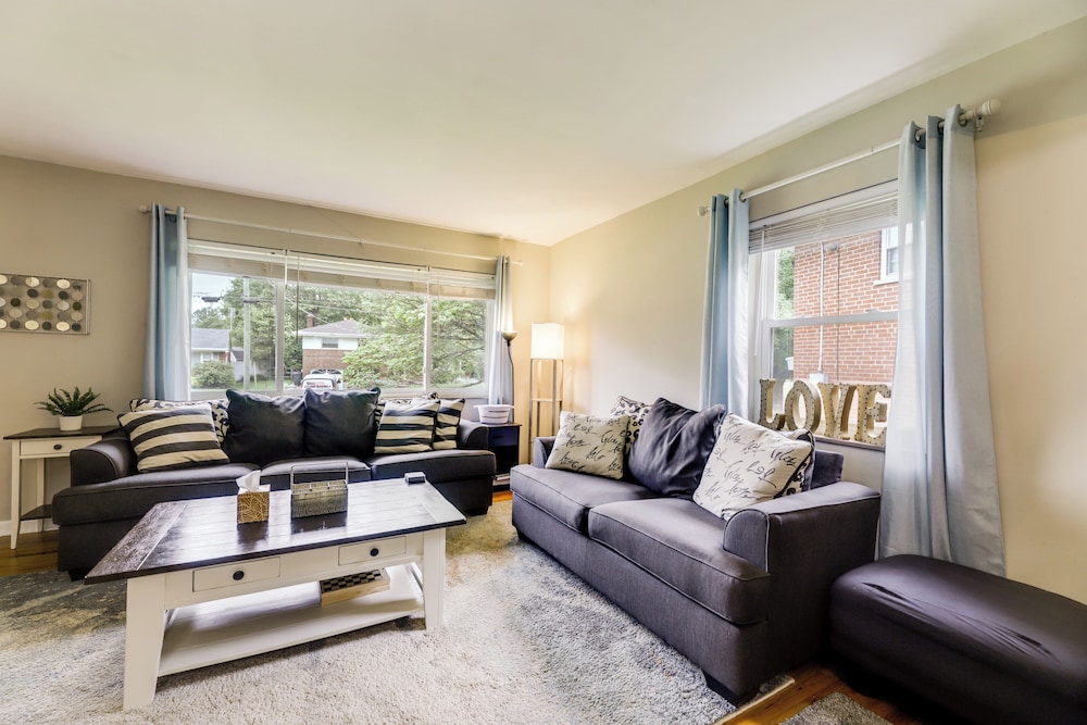 10 Mi to Dtwn Cincinnati: Home w/ Patio & Yard!