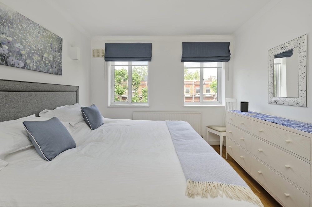 Elegant 2 bed Flat Earls Court
