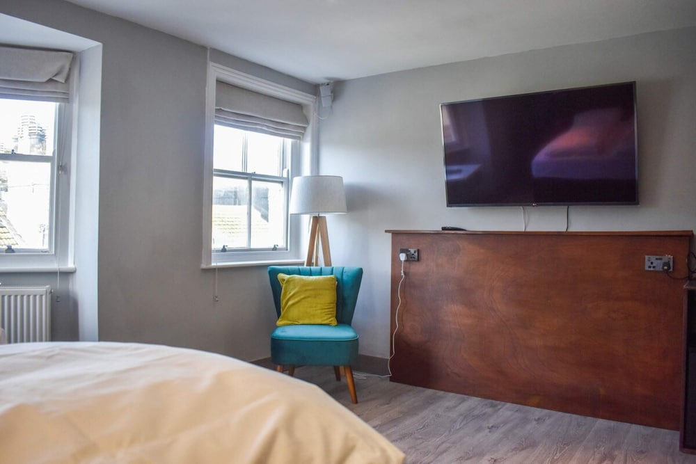 Stylish & Spacious Studio Next to Beach view 5