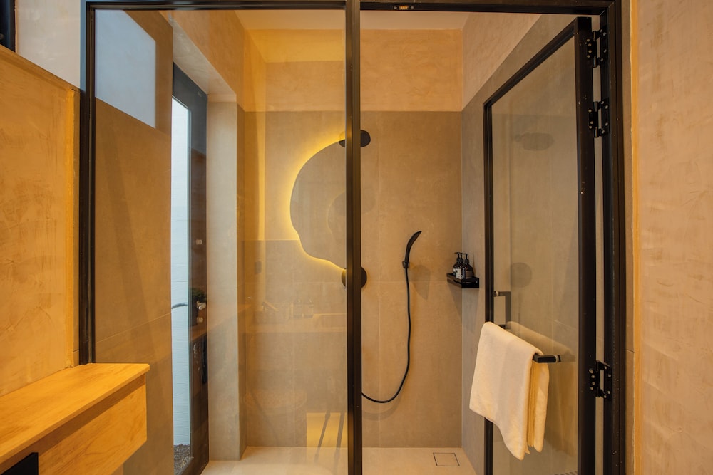 ELIVAAS Ekam | Luxe 4 BHK Villa With Pvt Pool & Patio