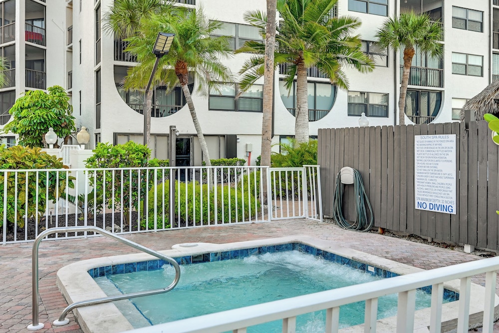Oceanside Marco Island Retreat: Pool & Tennis!