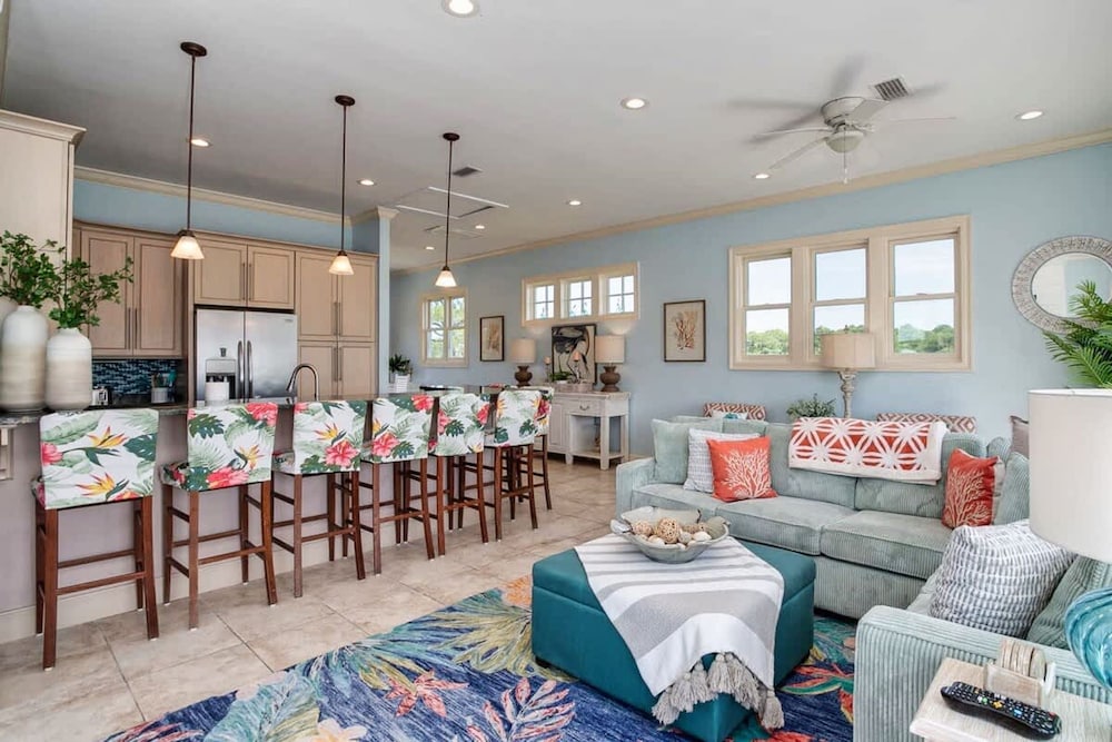 Gulf Shores Escape Walk to Waves Pool Golf Views