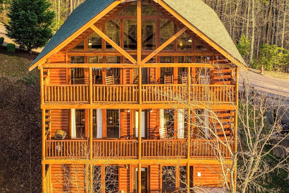 Hot Tub, Game Room, Movie Theater, View Sleeps 18 Lookout Lodge by Avantstay