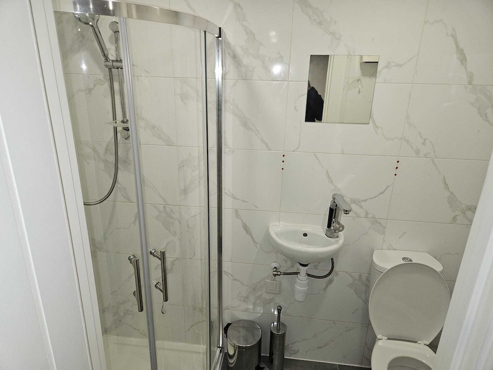 Impeccable 5-bed House in Orpington