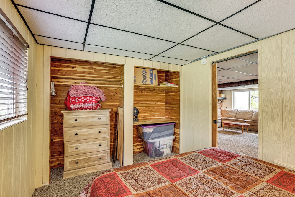 Lakefront Home w/ Deck: Central Michigan Escape!