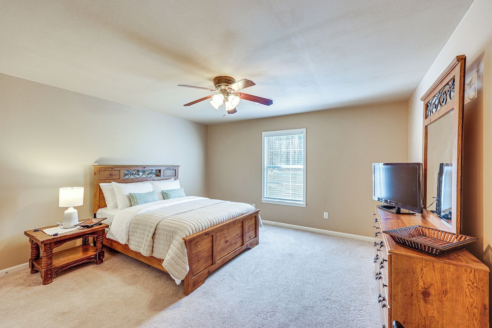 2 Mi to Downtown: Work & Play at El Dorado Getaway
