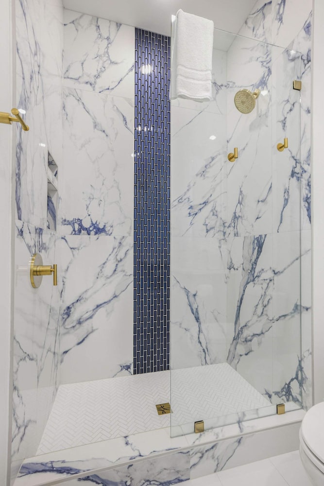 Beach Blessing- Pool Elevator Sleeps 16 SIX Bedrooms 6 Baths