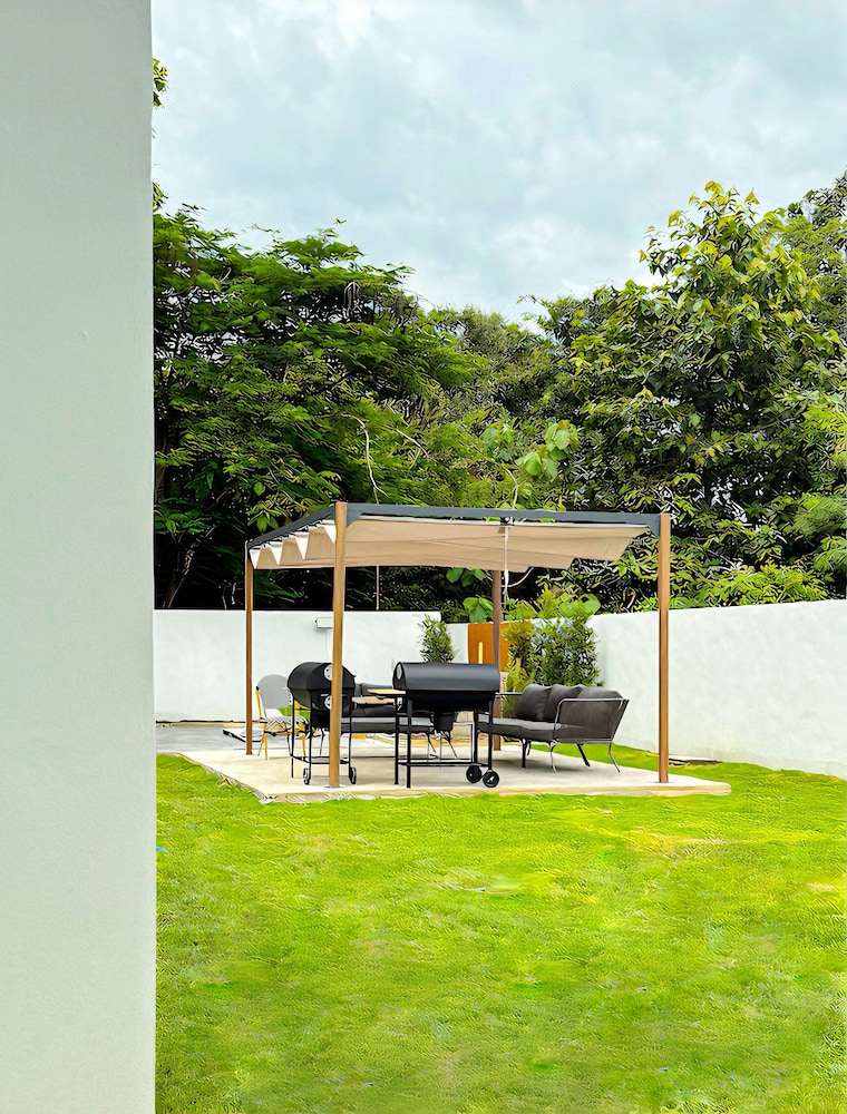De Flourishing Hill Escape, Cha Am