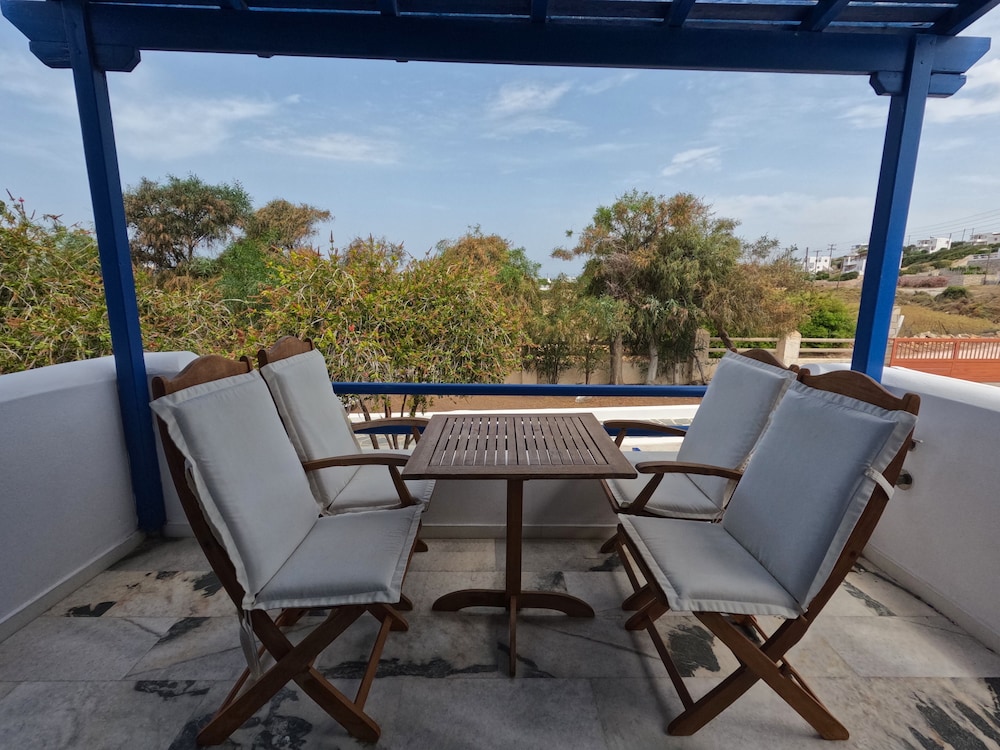 Aeraki Studios & Apartments