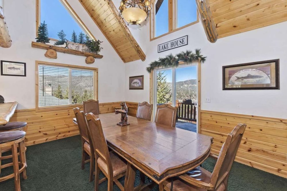 Mighty Bear Manor by Avantstay Elevated Cabin w/ Pine Tree Views, Hot Tub & Pool Table view 3