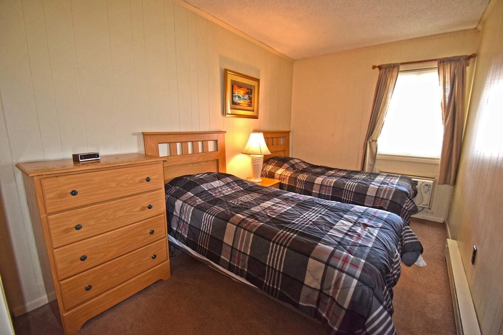 Severn I 208 3 Br condo by RedAwning