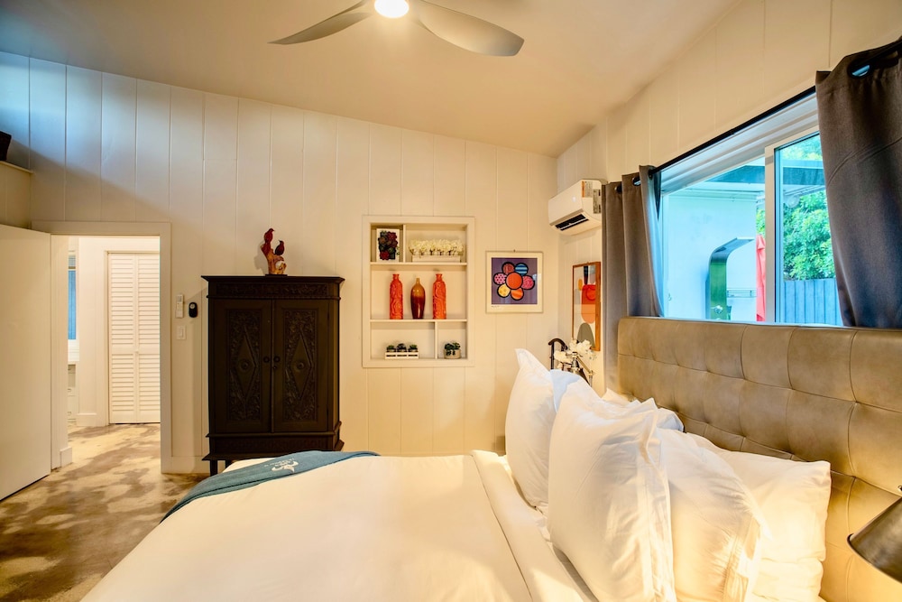 Walk to Wilton Drive - Spacious Quiet Villa 2 HOT TUB