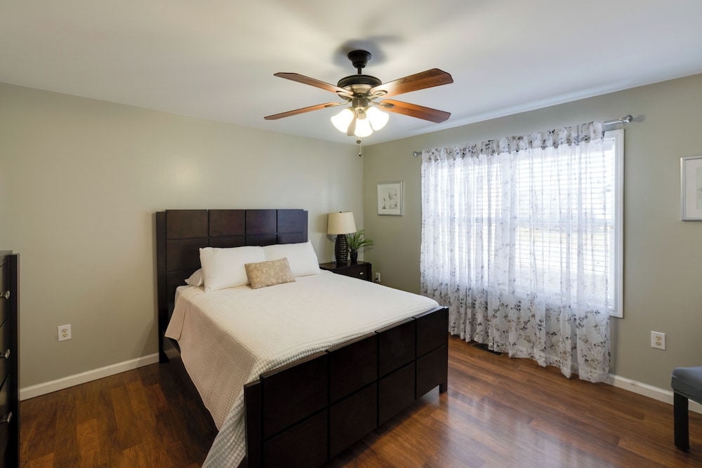 Walk to Dtwn Milton: Spacious Family Home w/ Yard