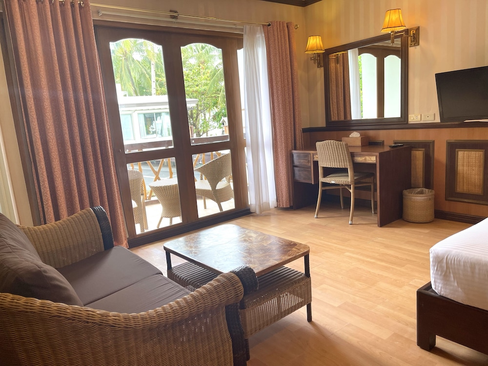 Red Coconut Beach Hotel