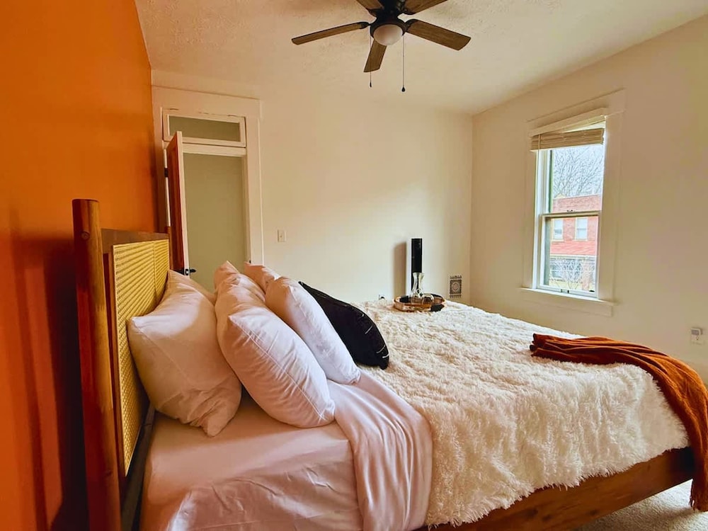 Short North Convention King Bed Parking Free
