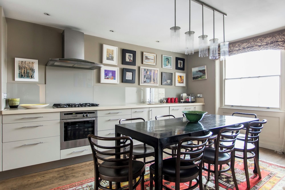 Cornwall Gardens III by Onefinestay